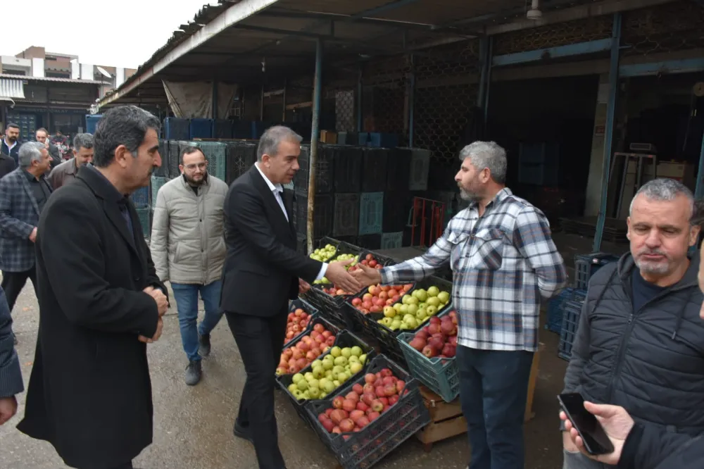 ÖMER ERDAL ÇELİK SEBZE HALİ ESNAFLARINDAN TAM NOT ALDI