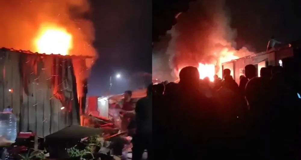 Depremzedeleri panikleten yangın: 2 konteyner kullanılmaz hale geldi