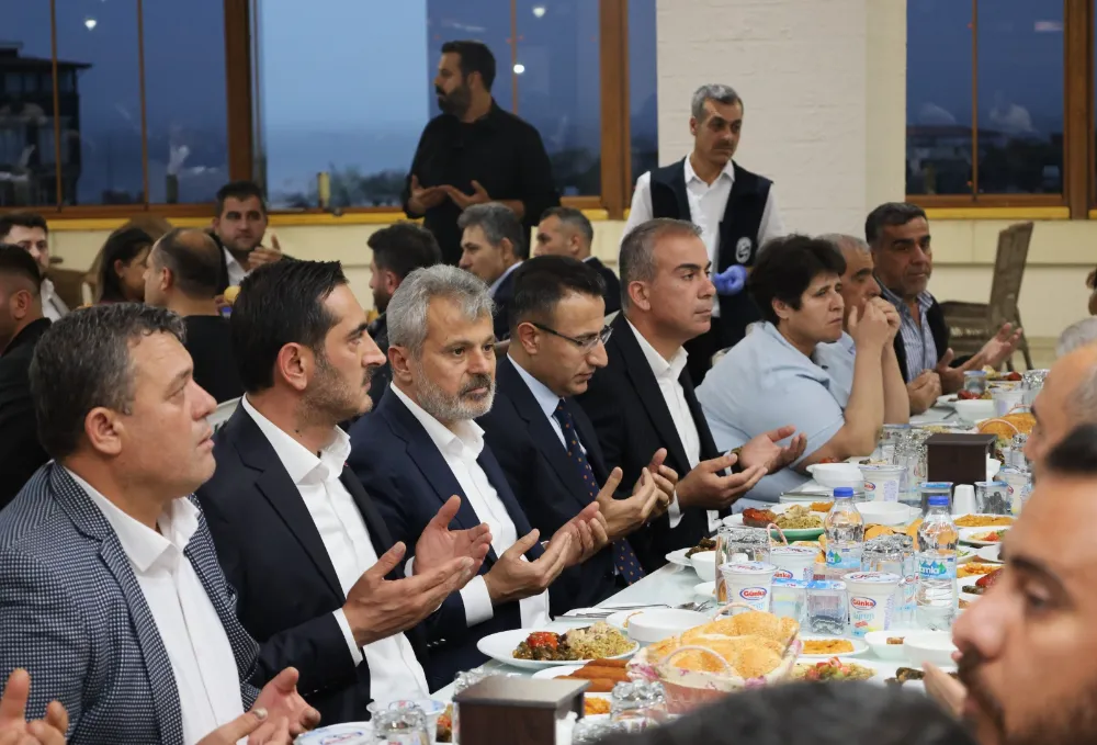 Hatay Büyükşehir Belediyesi (HBB), “Bu sofrada kardeşlik, ramazanda bereket var” sloganıyla il genelinde düzenlediği iftar programlarına devam ediyor.