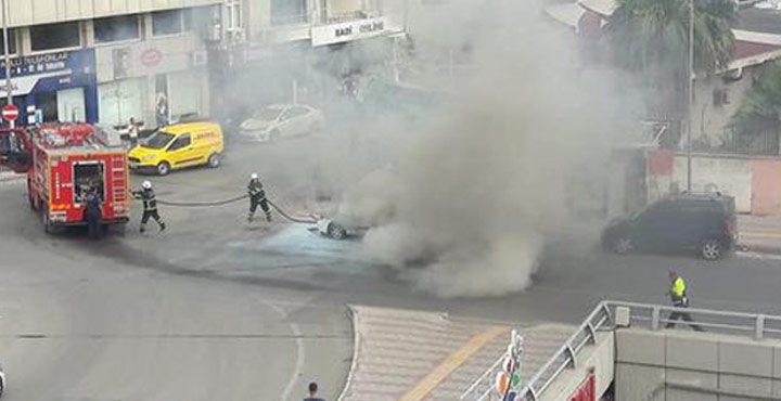 İSKENDERUN?DA ARAÇ YANGINI SÖNDÜRÜLDÜ